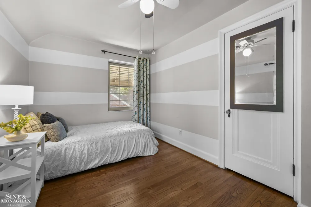 818 Cadieux Road Grosse Pointe City, MI 48230