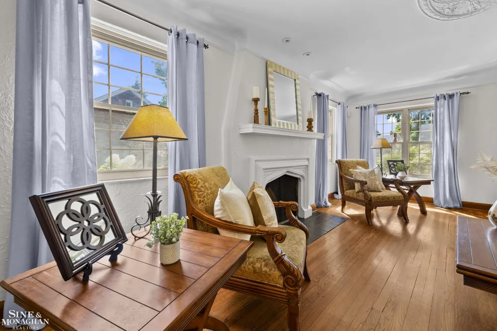 818 Cadieux Road Grosse Pointe City, MI 48230