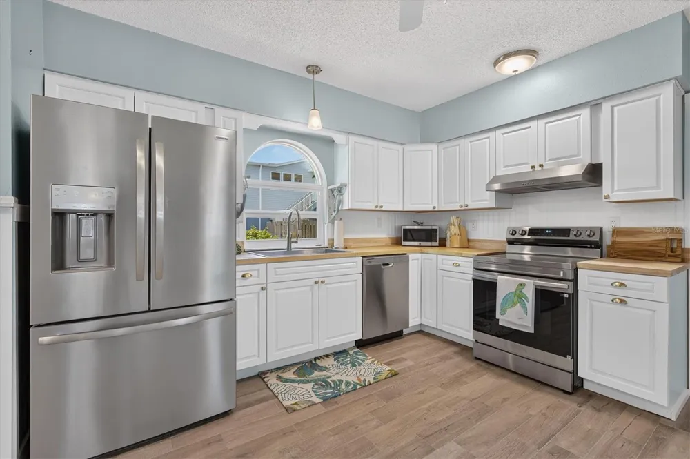 6086 ISLAND DRIVE Weeki Wachee, FL 34607
