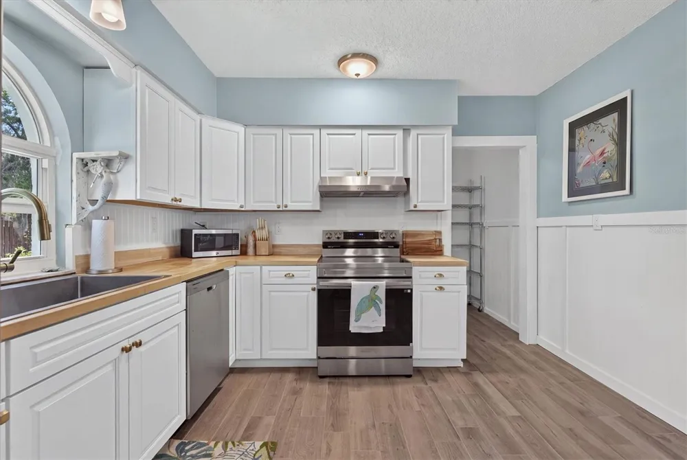 6086 ISLAND DRIVE Weeki Wachee, FL 34607