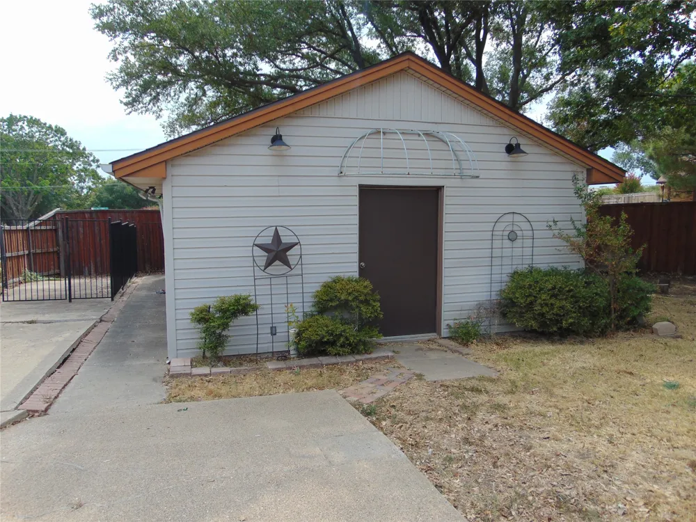 1110 Meandering Way Mesquite, TX 75150
