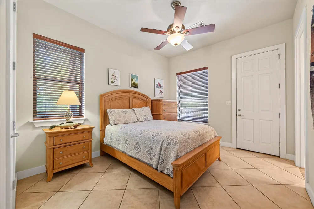 8 Smith Loop S Cleveland, TX 77327
