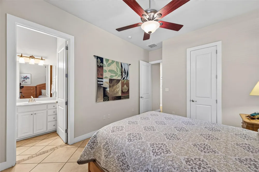 8 Smith Loop S Cleveland, TX 77327