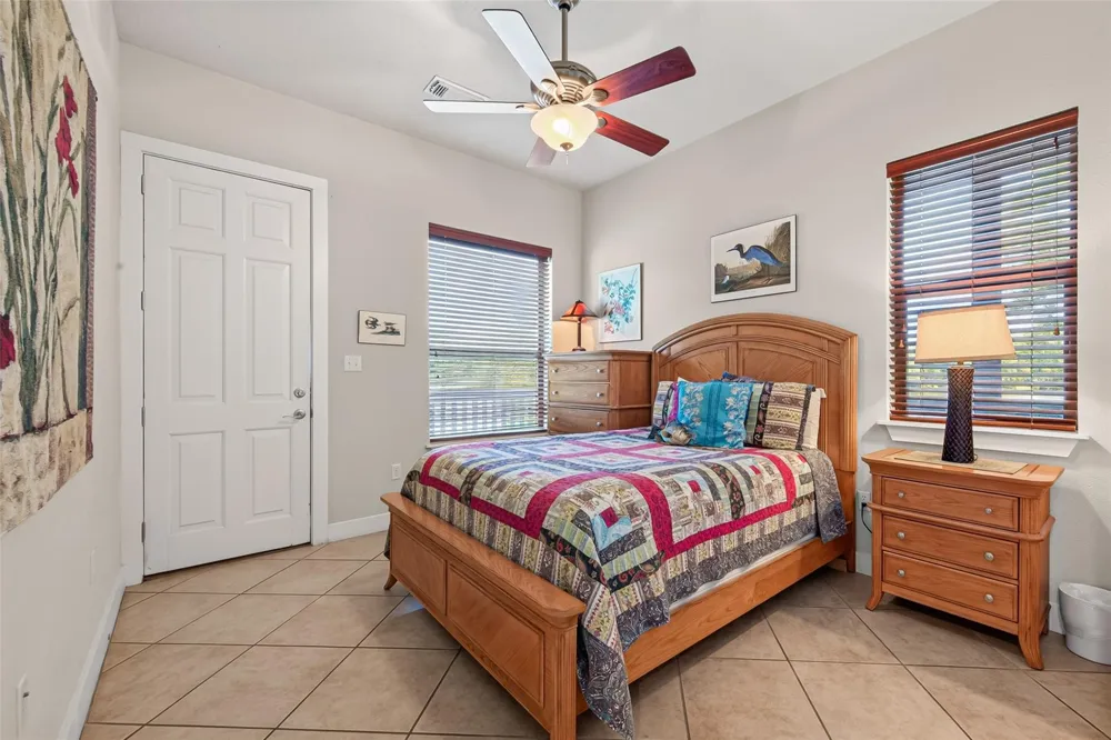8 Smith Loop S Cleveland, TX 77327