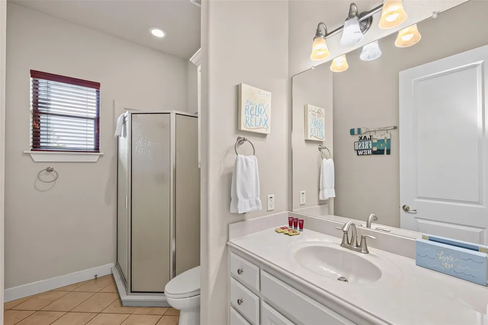 8 Smith Loop S Cleveland, TX 77327