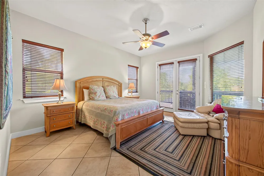 8 Smith Loop S Cleveland, TX 77327