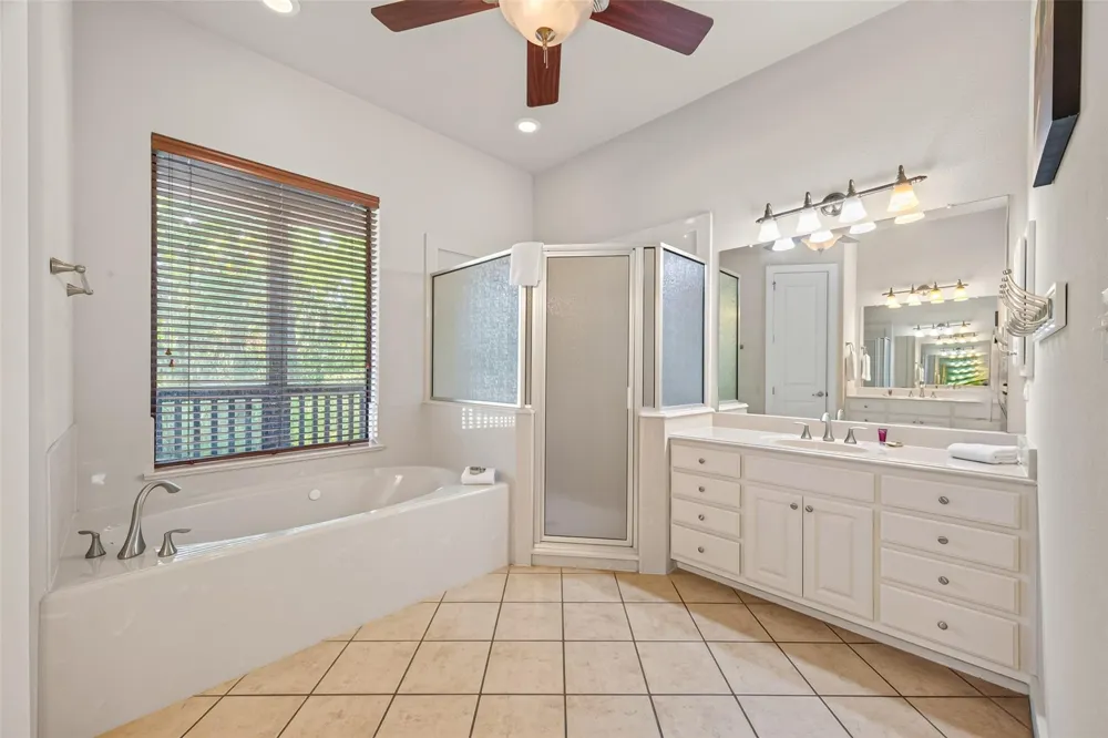 8 Smith Loop S Cleveland, TX 77327