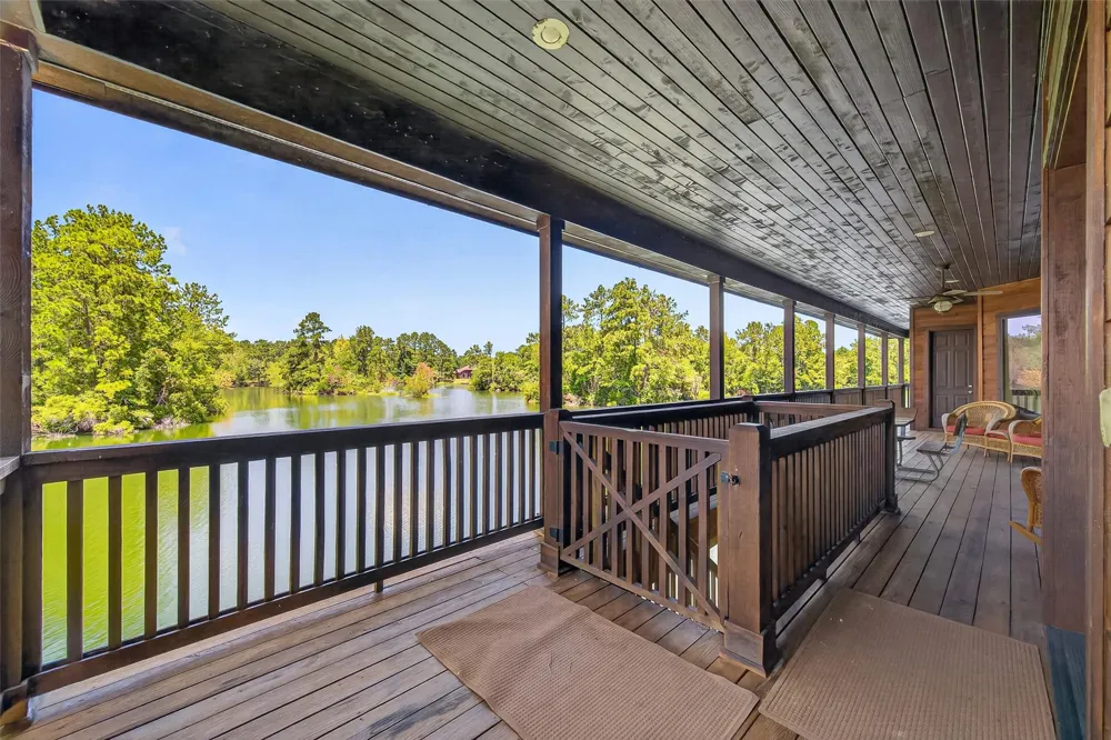 8 Smith Loop S Cleveland, TX 77327
