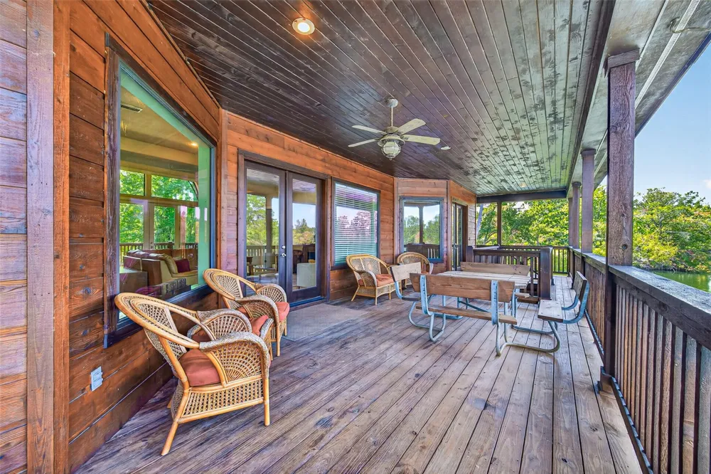 8 Smith Loop S Cleveland, TX 77327