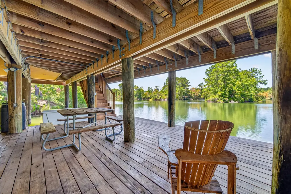8 Smith Loop S Cleveland, TX 77327