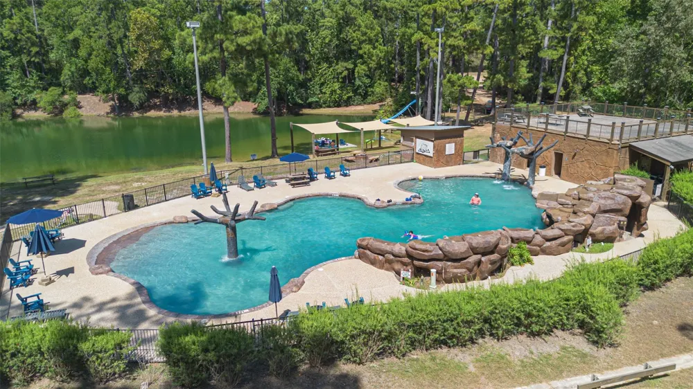 8 Smith Loop S Cleveland, TX 77327