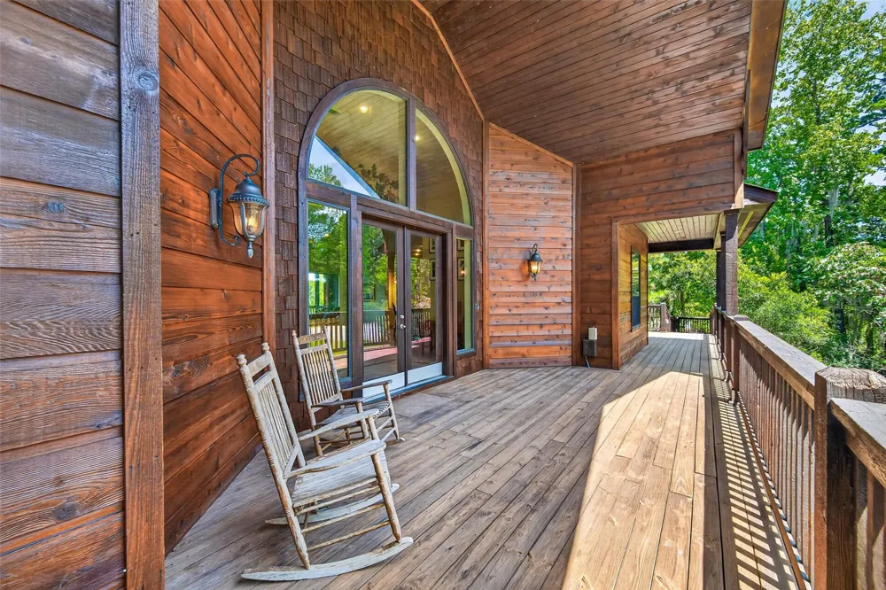 8 Smith Loop S Cleveland, TX 77327