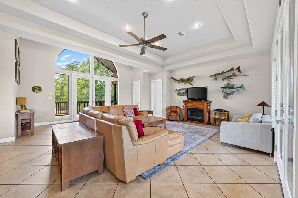 8 Smith Loop S Cleveland, TX 77327