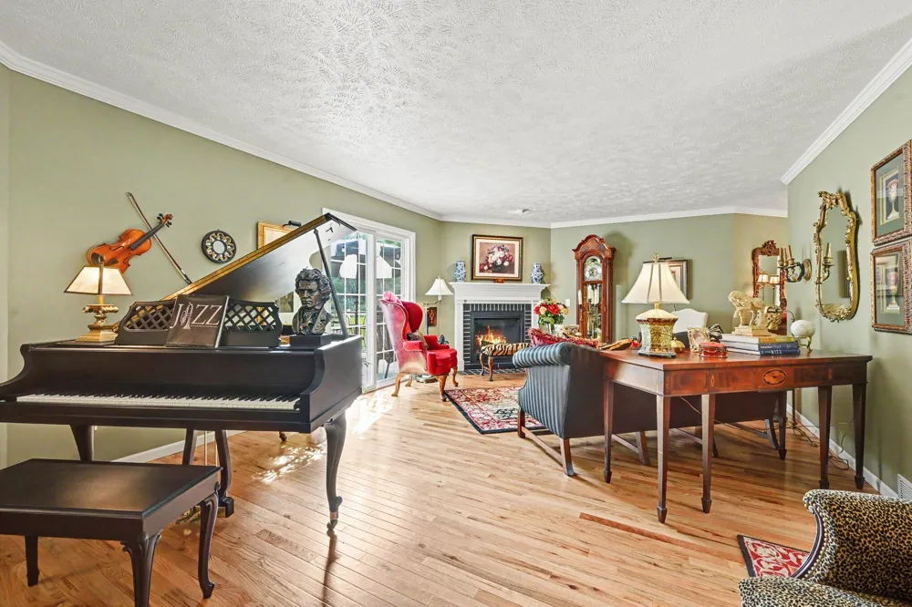 368 Summerset Drive Kalamazoo, MI 49009