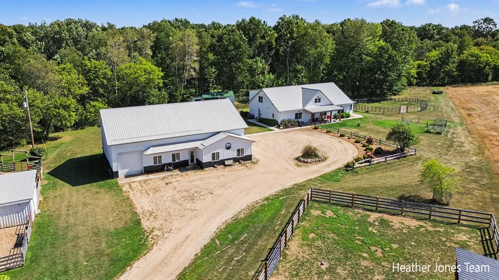 8872 E Spencer Road Crystal, MI 48818