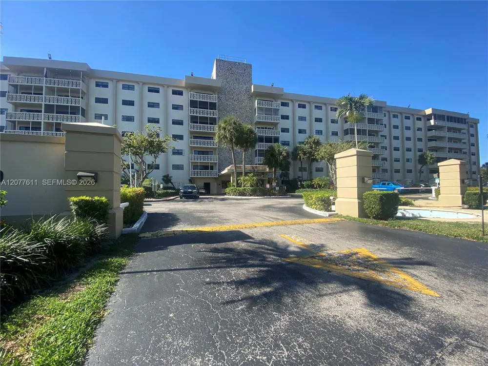 800 NE 195th St #709 Miami, FL 33179