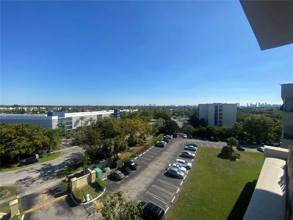 800 NE 195th St #709 Miami, FL 33179