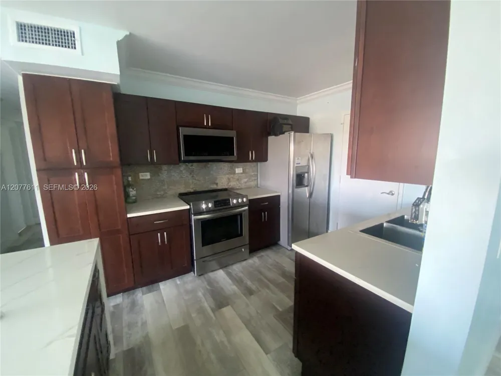 800 NE 195th St #709 Miami, FL 33179