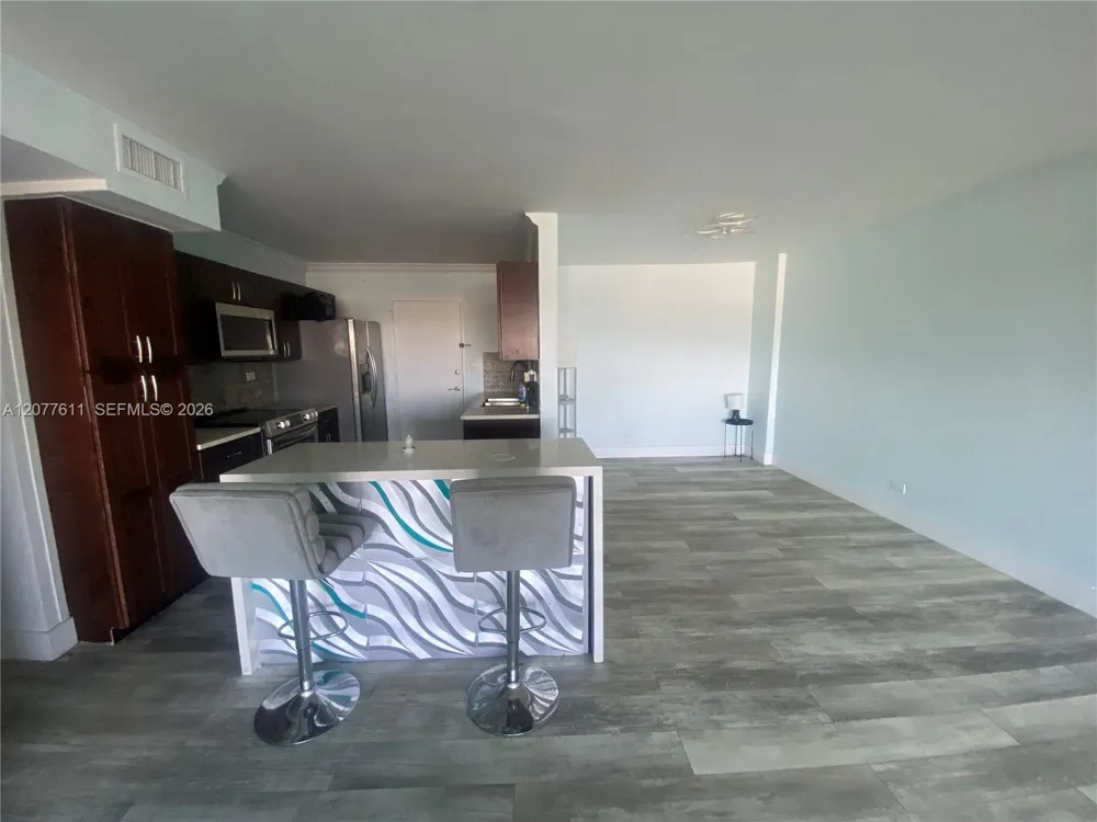 800 NE 195th St #709 Miami, FL 33179