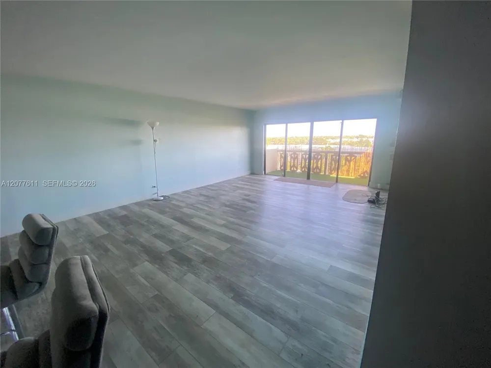 800 NE 195th St #709 Miami, FL 33179