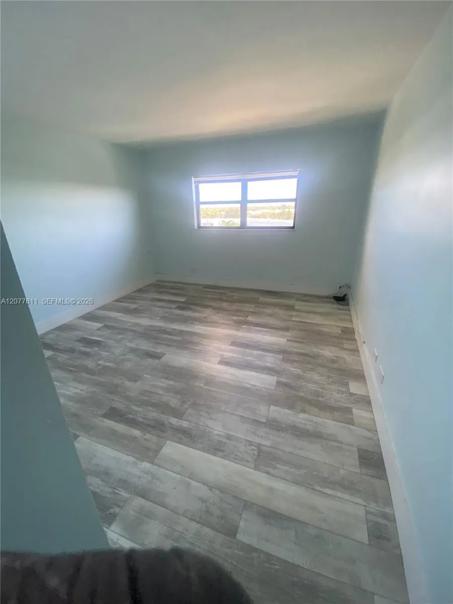 800 NE 195th St #709 Miami, FL 33179
