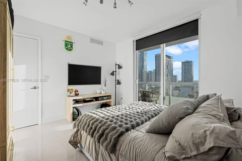 50 Biscayne Blvd #2507 Miami, FL 33132
