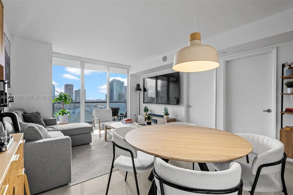 50 Biscayne Blvd #2507 Miami, FL 33132