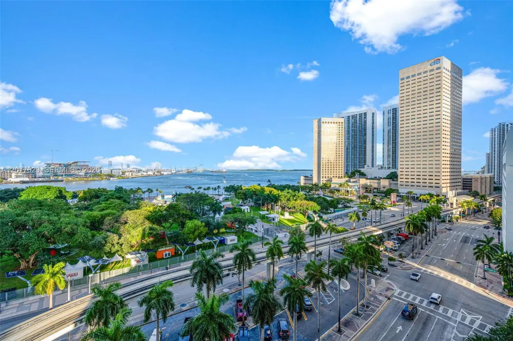 50 Biscayne Blvd #2507 Miami, FL 33132