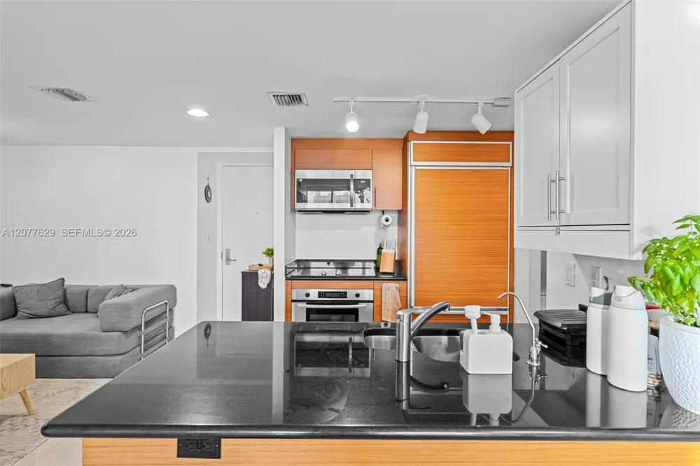 50 Biscayne Blvd #2507 Miami, FL 33132