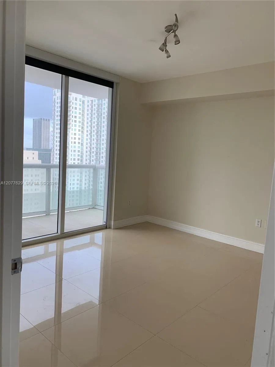 50 Biscayne Blvd #2507 Miami, FL 33132