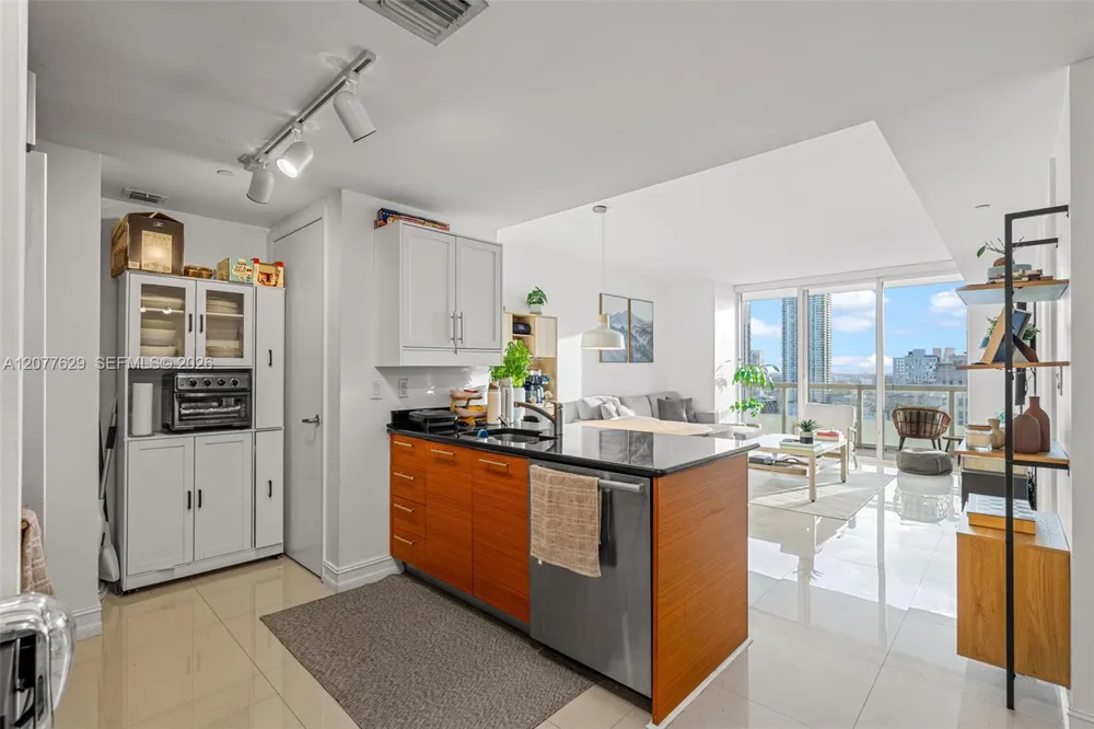 50 Biscayne Blvd #2507 Miami, FL 33132