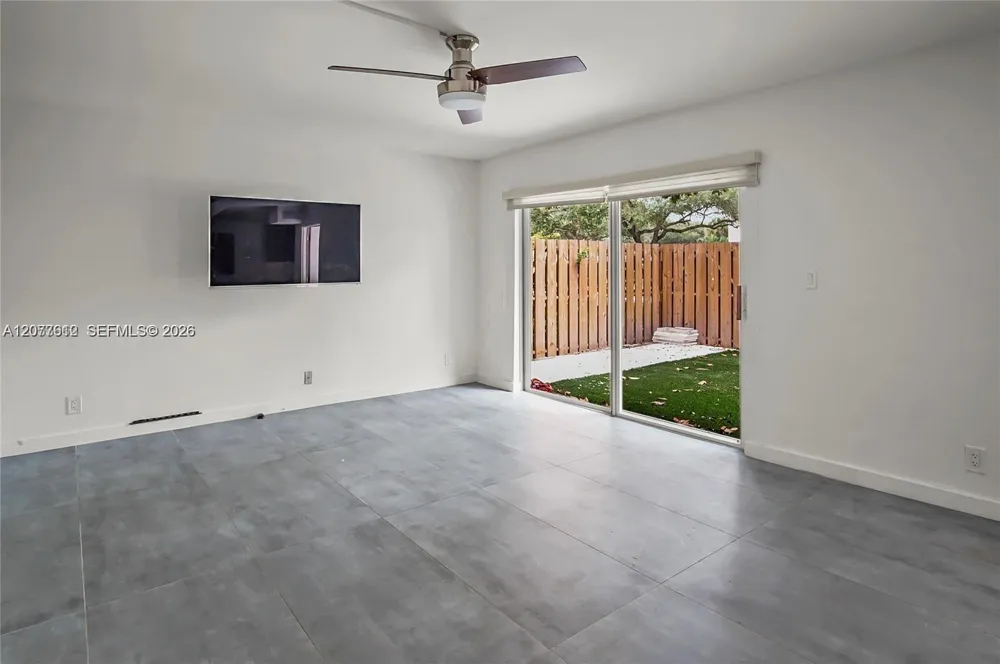 2161 Orange Grove Dr #A-9 Davie, FL 33324