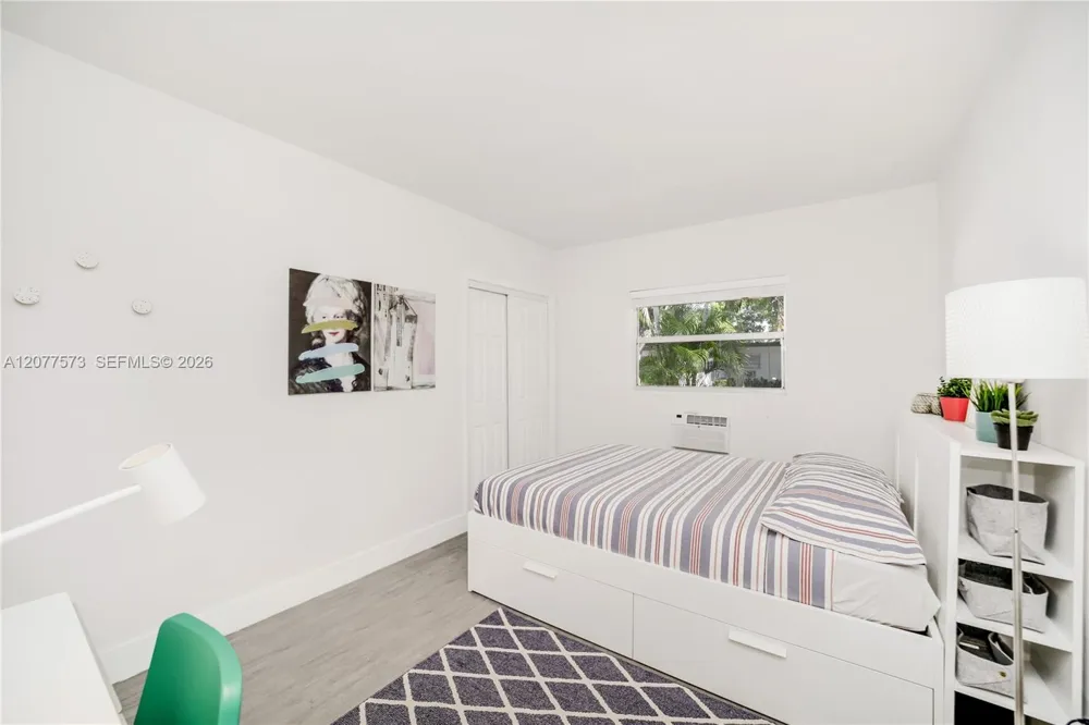 770 NE 123rd St #24 North Miami, FL 33161