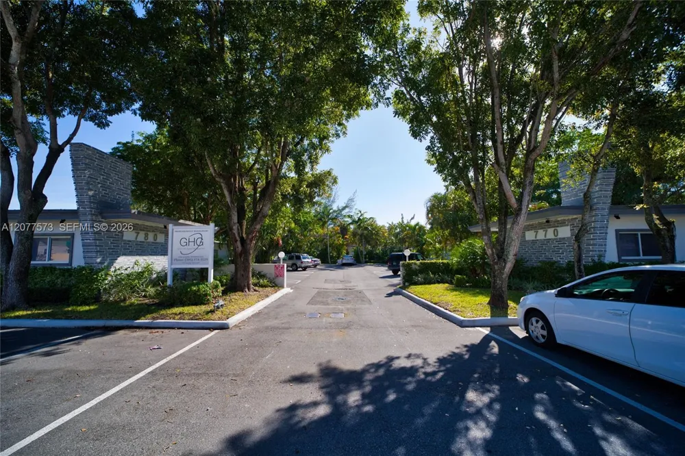 770 NE 123rd St #24 North Miami, FL 33161