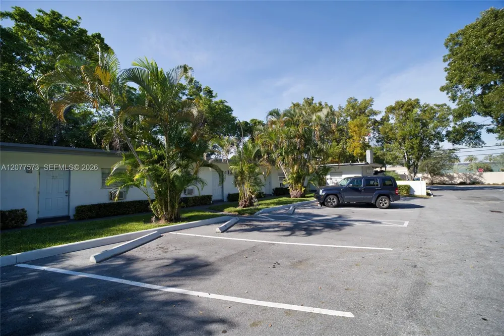 770 NE 123rd St #24 North Miami, FL 33161