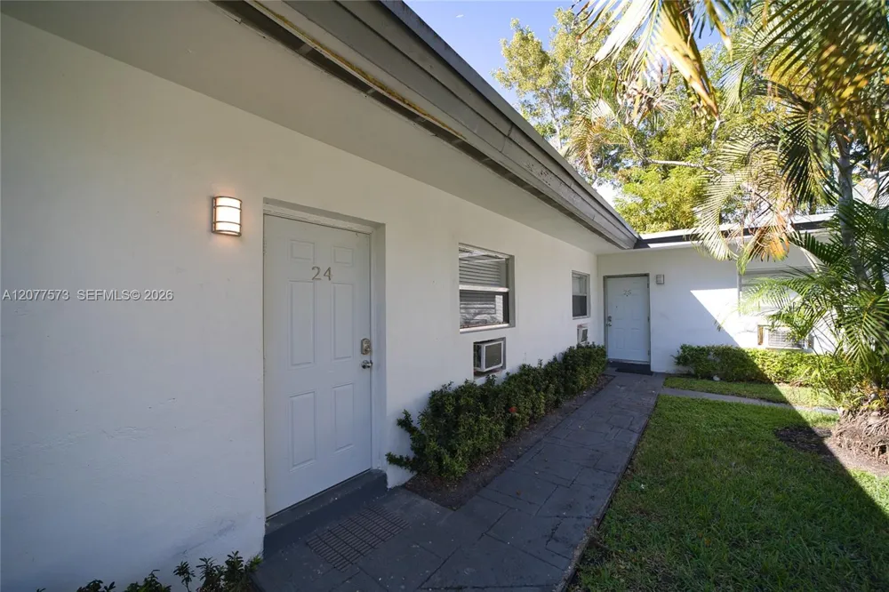 770 NE 123rd St #24 North Miami, FL 33161