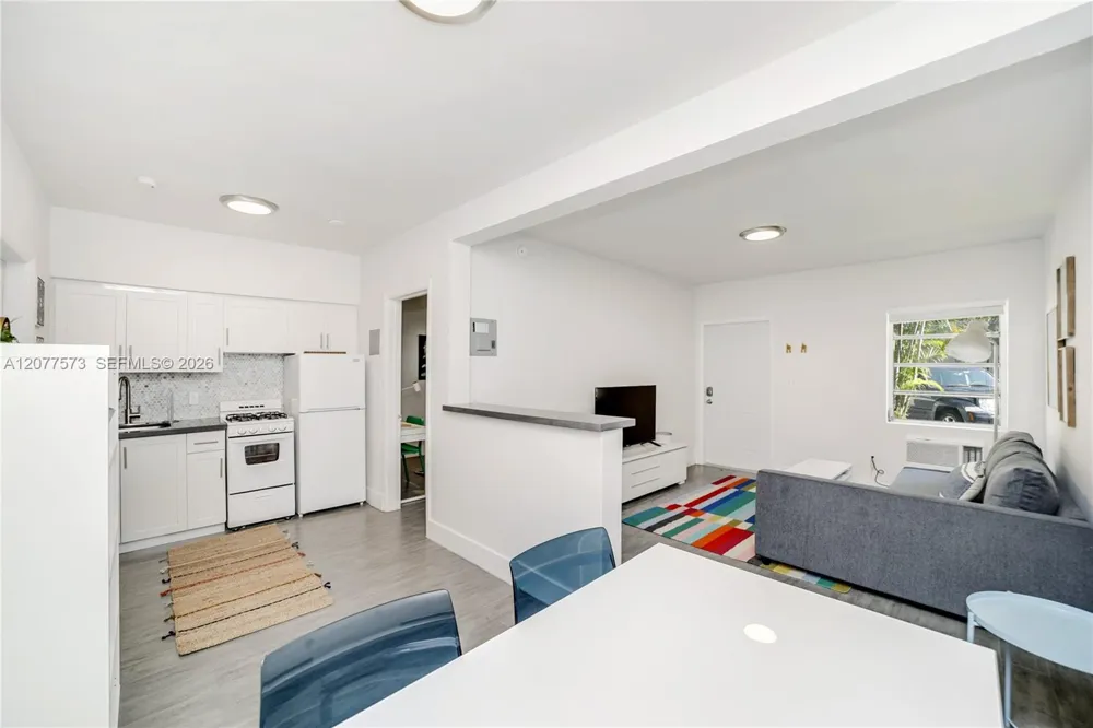 770 NE 123rd St #24 North Miami, FL 33161