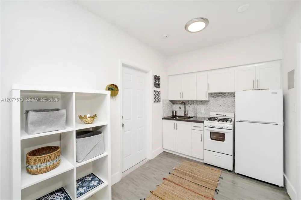 770 NE 123rd St #24 North Miami, FL 33161