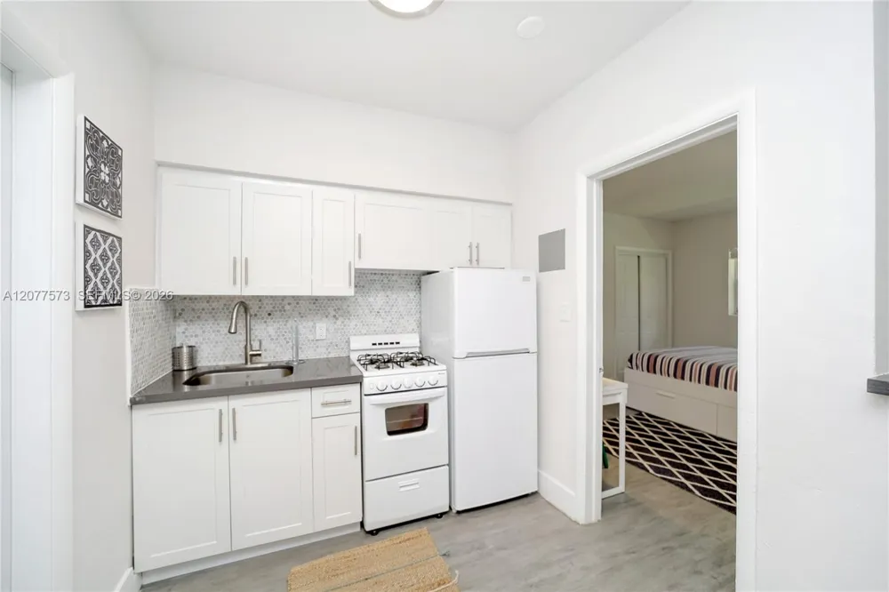 770 NE 123rd St #24 North Miami, FL 33161