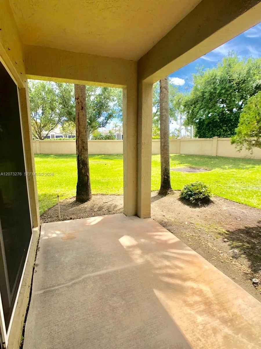 12218 SW 8th Ct Pembroke Pines, FL 33025