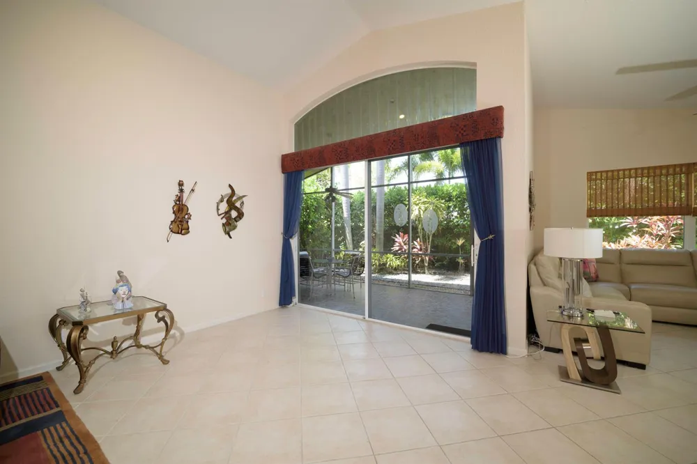 10052 Diamond Lake Drive Boynton Beach, FL 33437