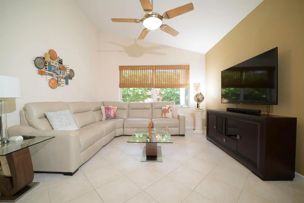 10052 Diamond Lake Drive Boynton Beach, FL 33437