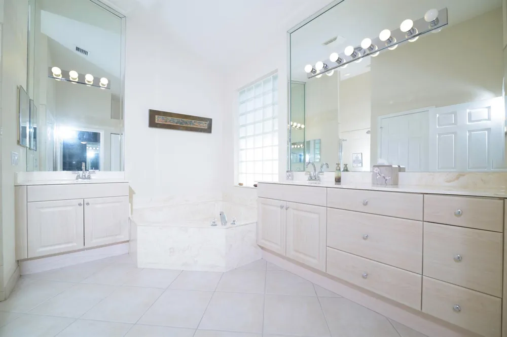 10052 Diamond Lake Drive Boynton Beach, FL 33437