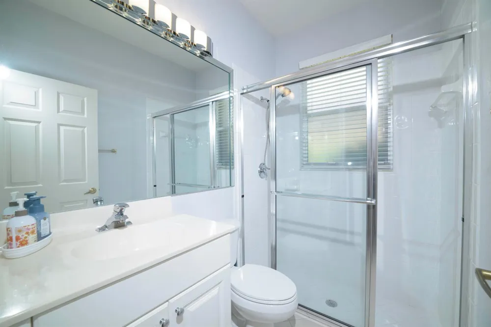 10052 Diamond Lake Drive Boynton Beach, FL 33437
