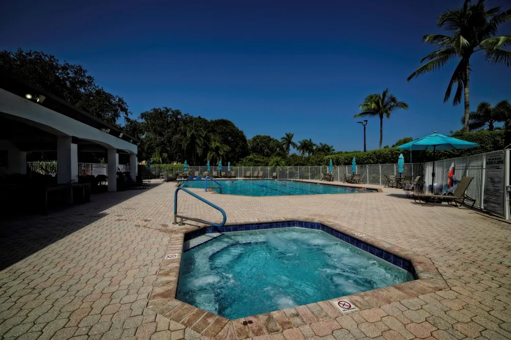 10052 Diamond Lake Drive Boynton Beach, FL 33437
