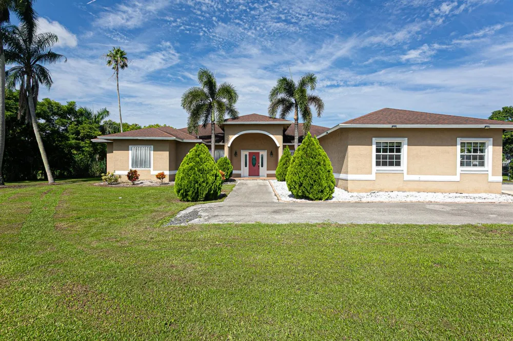 173 S Greenstar Avenue Pahokee, FL 33476