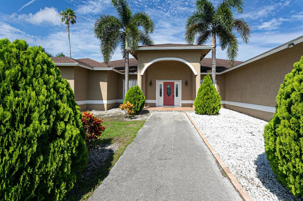 173 S Greenstar Avenue Pahokee, FL 33476
