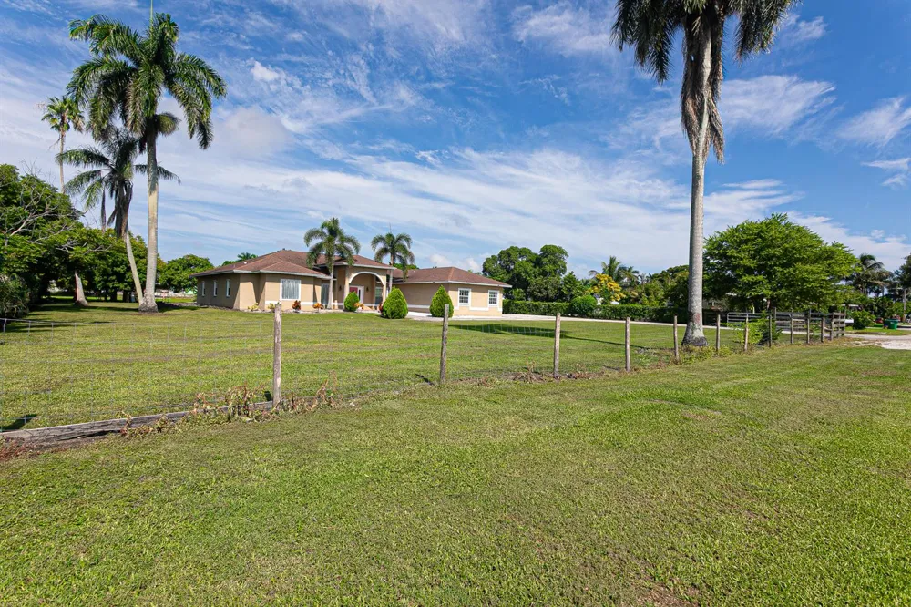 173 S Greenstar Avenue Pahokee, FL 33476