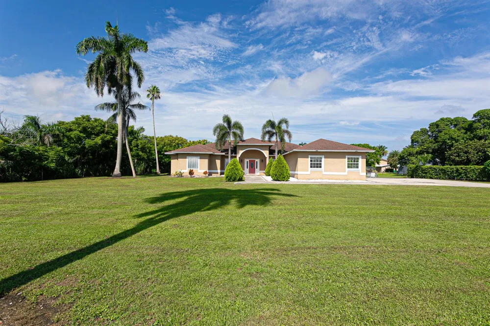 173 S Greenstar Avenue Pahokee, FL 33476