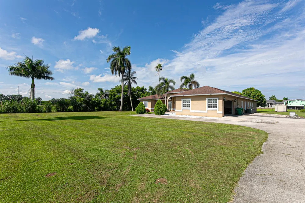 173 S Greenstar Avenue Pahokee, FL 33476